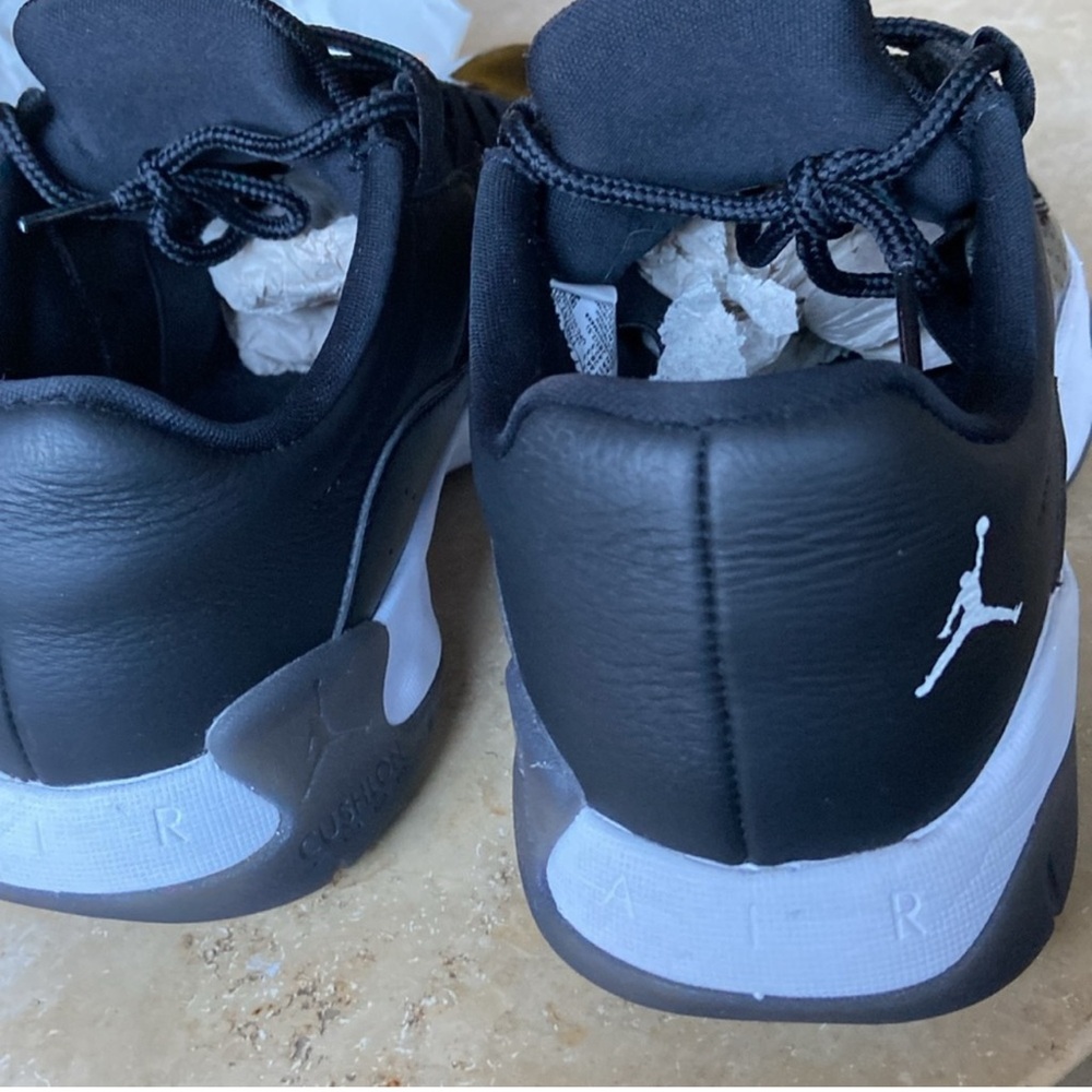Men’s Jordan CMFT 10.5 Black and White - Picture 2 of 5